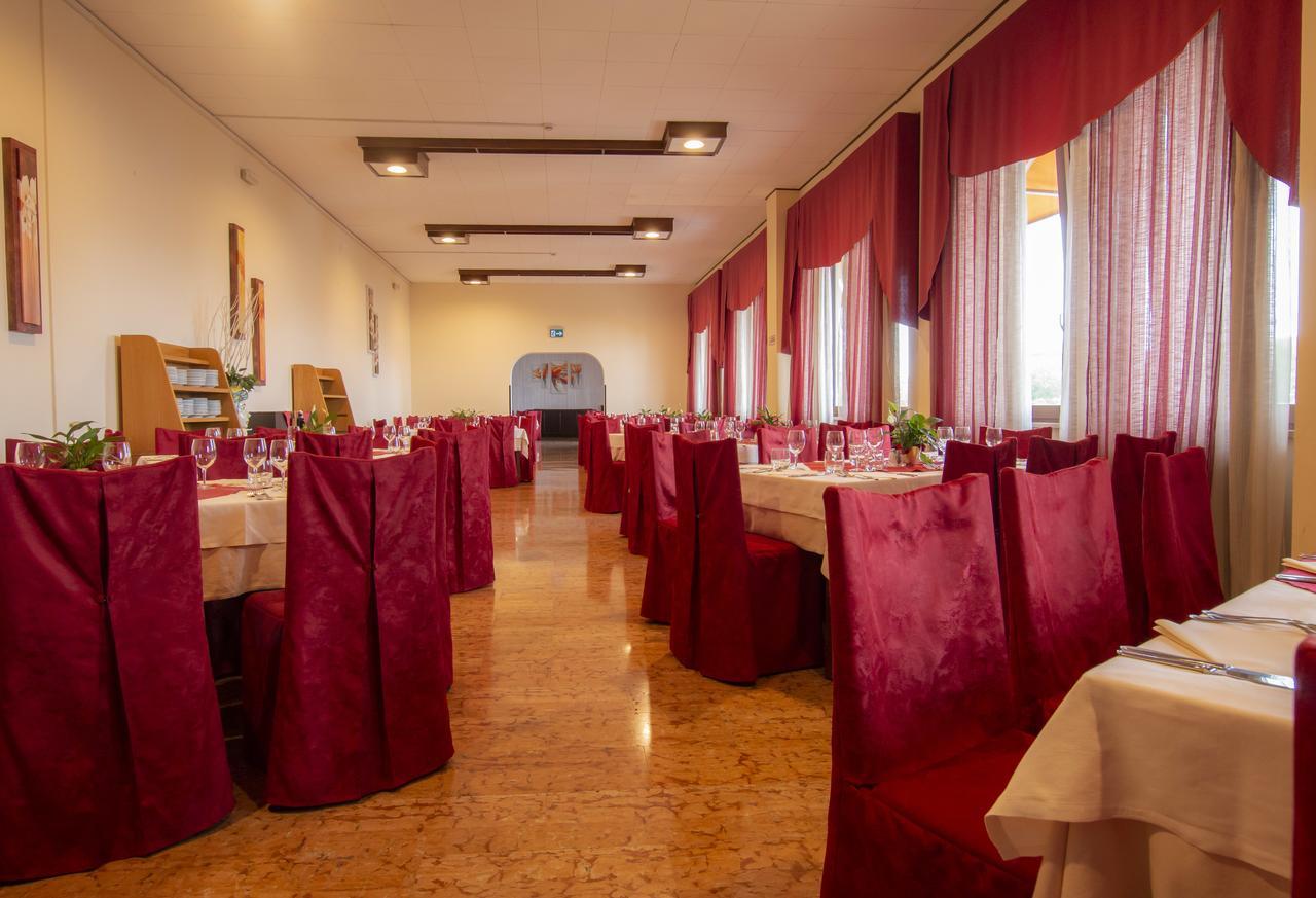 Hotel San Zeno San Zeno di Montagna Luaran gambar
