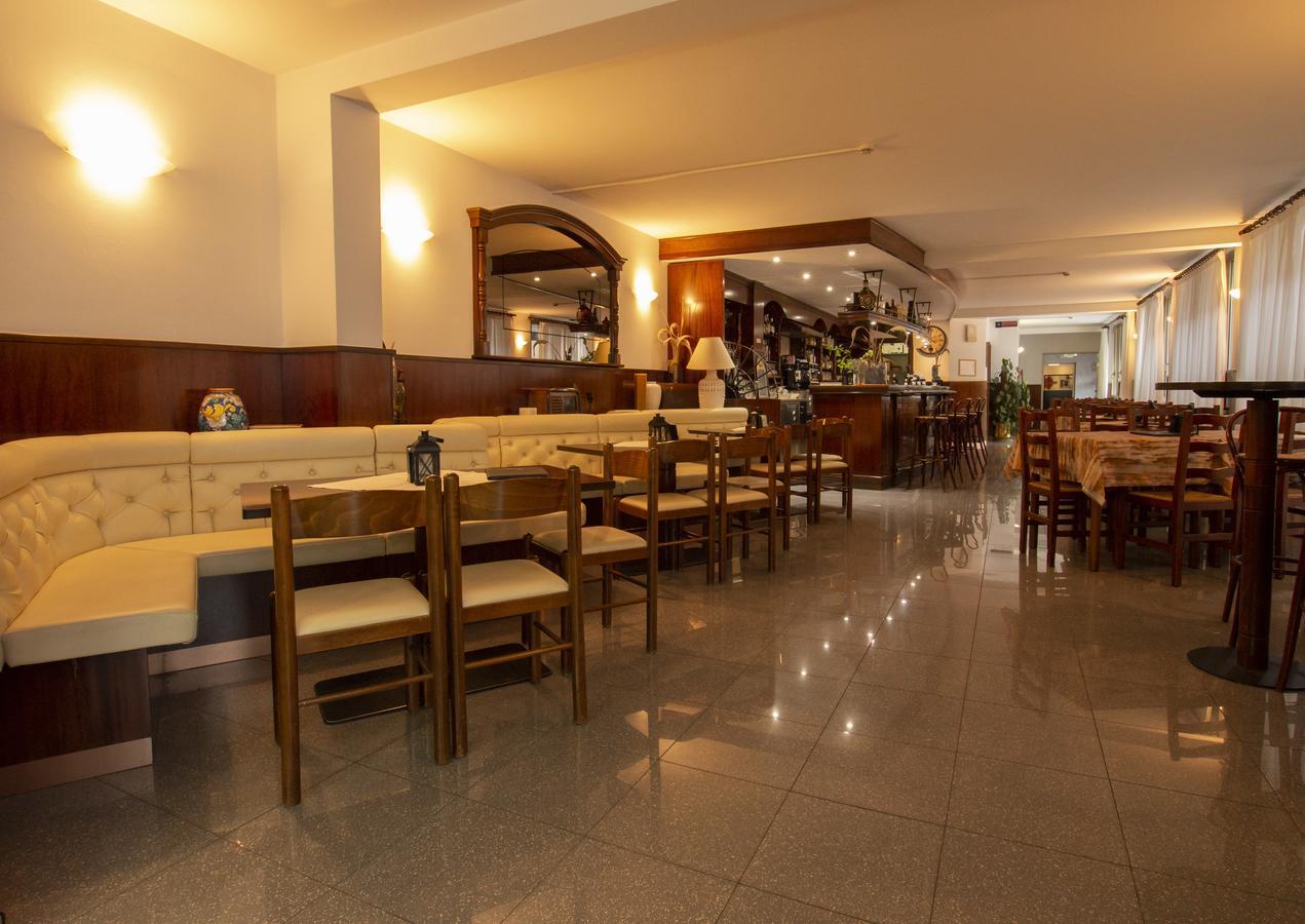 Hotel San Zeno San Zeno di Montagna Luaran gambar